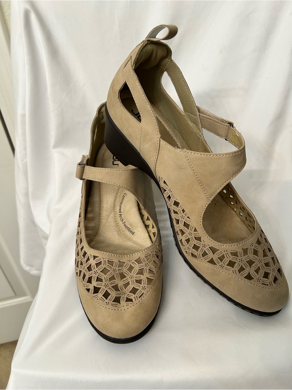 JBU Women's Tan Cutout Mary Jane Mules Size 11
